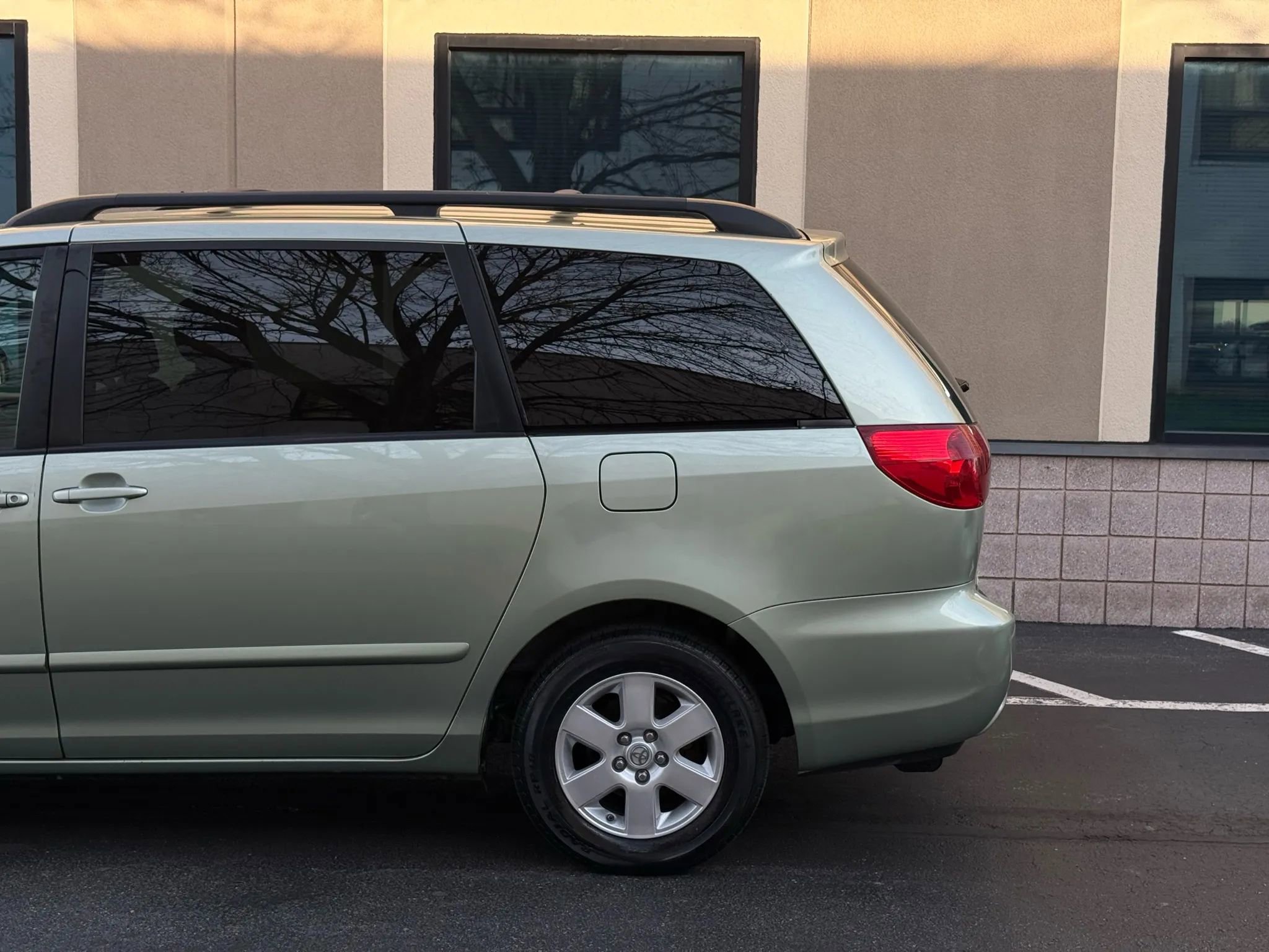 Used 2010 Toyota Sienna LE image 10