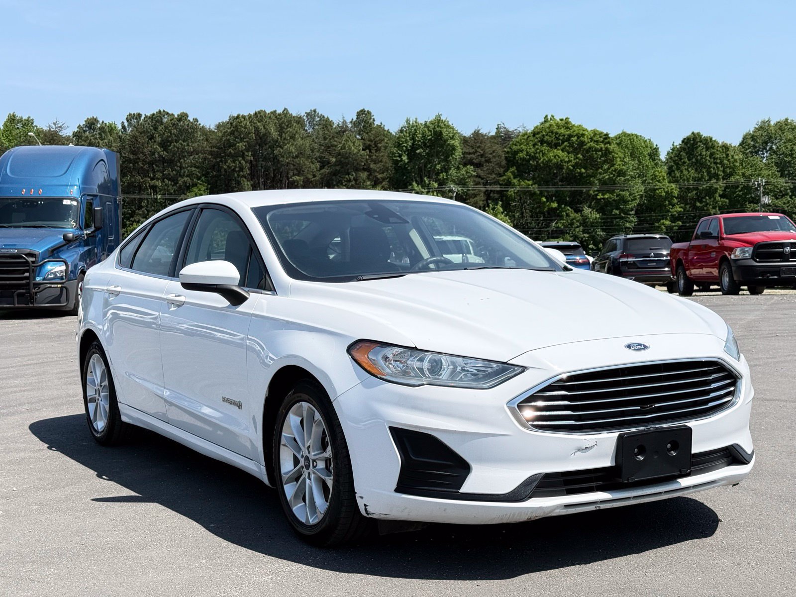 Used 2019 Ford Fusion SE FWD image 4