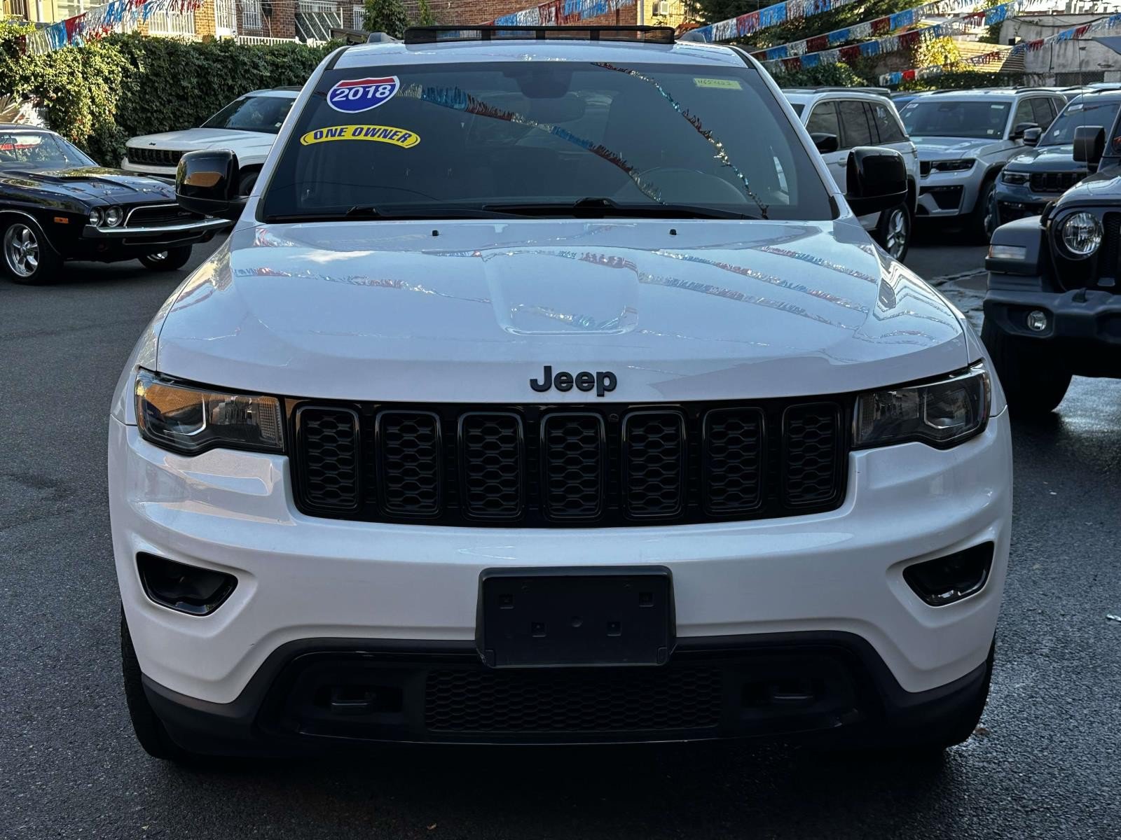 Used 2018 Jeep Grand Cherokee Laredo AWD/4WD image 9