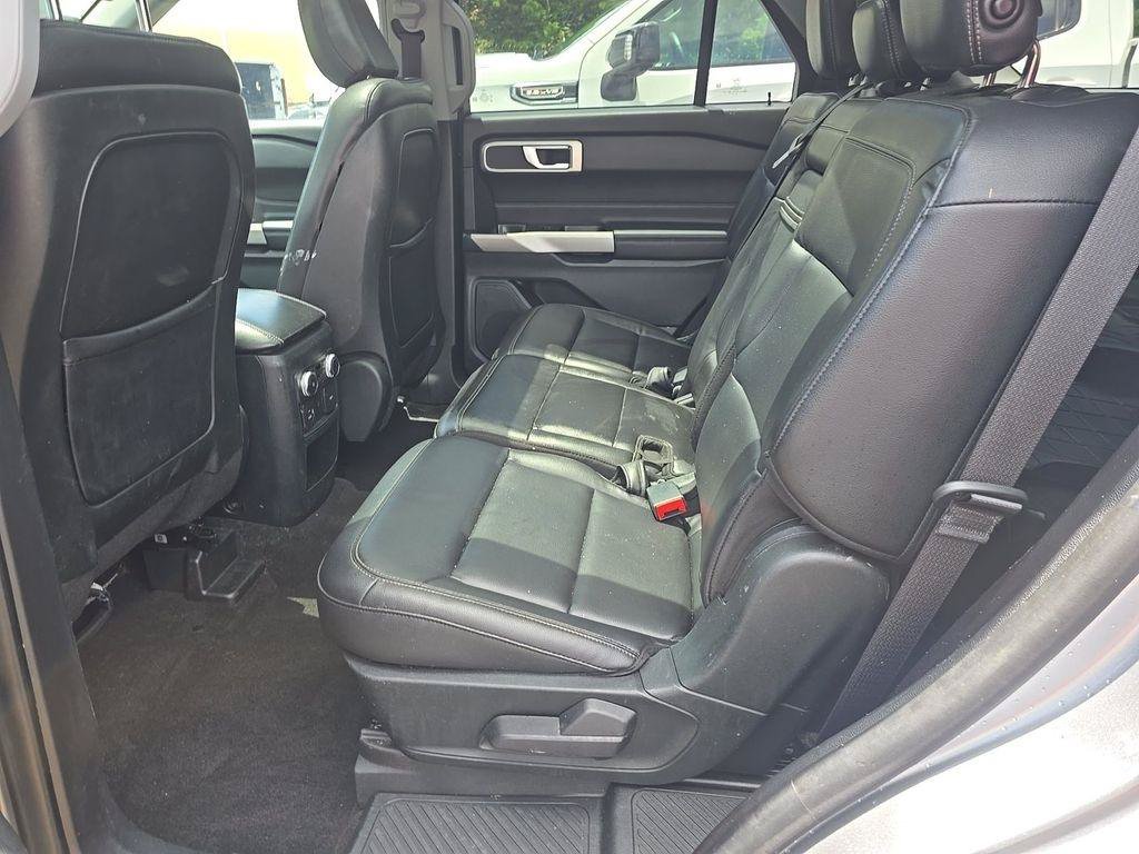 Used 2020 Ford Explorer XLT w/ Equipment Group 202A AWD/4WD image 16
