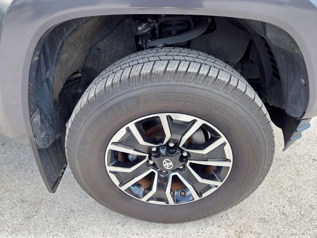 Used 2020 Toyota Tacoma TRD Sport w/ TRD Premium Sport Package AWD/4WD image 20