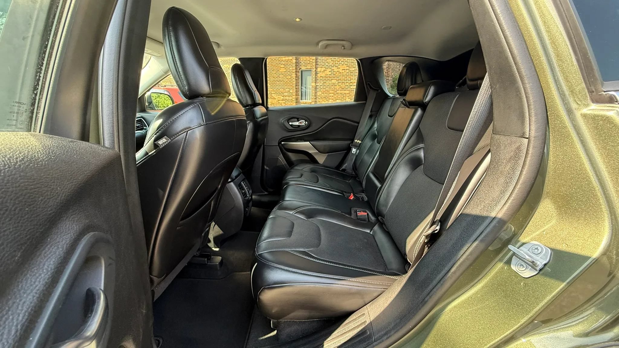 Used 2020 Jeep Cherokee Limited AWD/4WD image 30