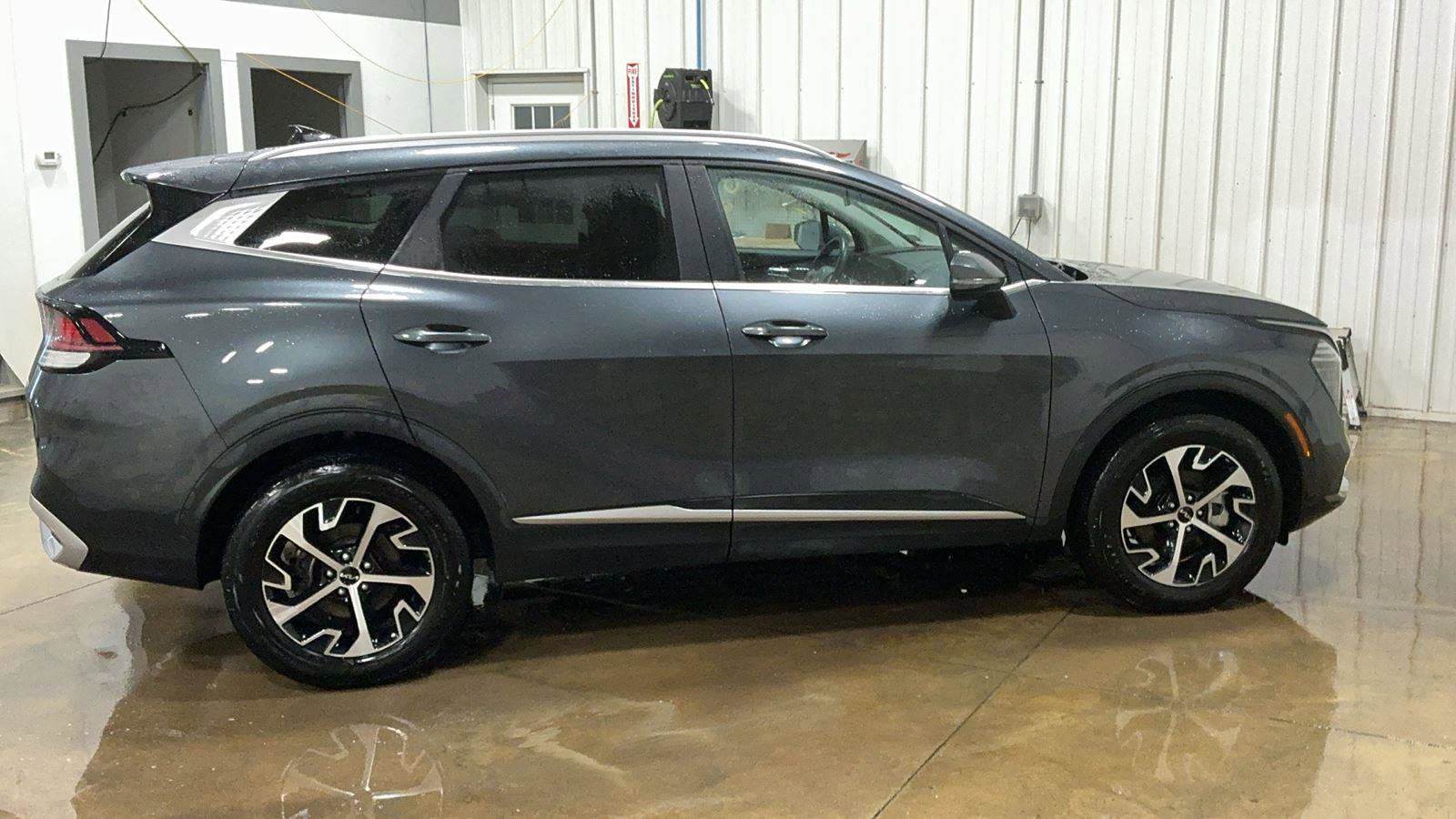 Used 2024 Kia Sportage EX image 4