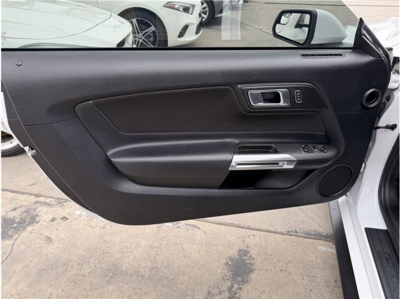 Used 2018 Ford Mustang Coupe RWD image 13