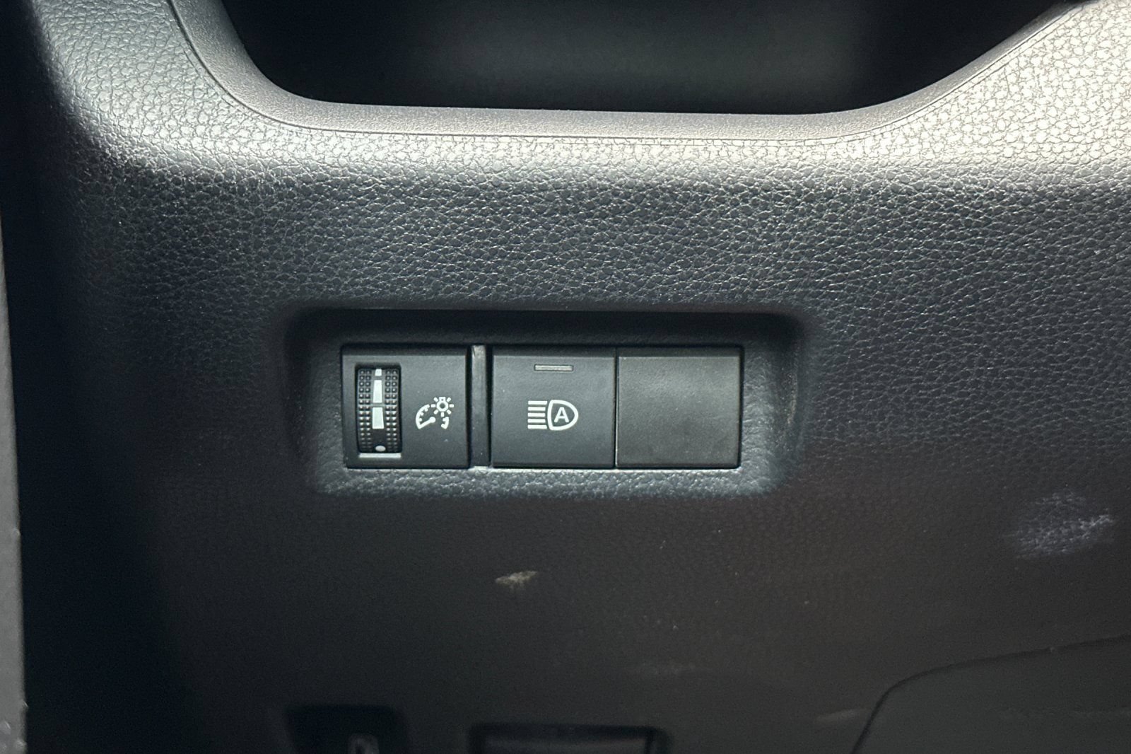 Used 2022 Toyota RAV4 LE AWD/4WD image 36