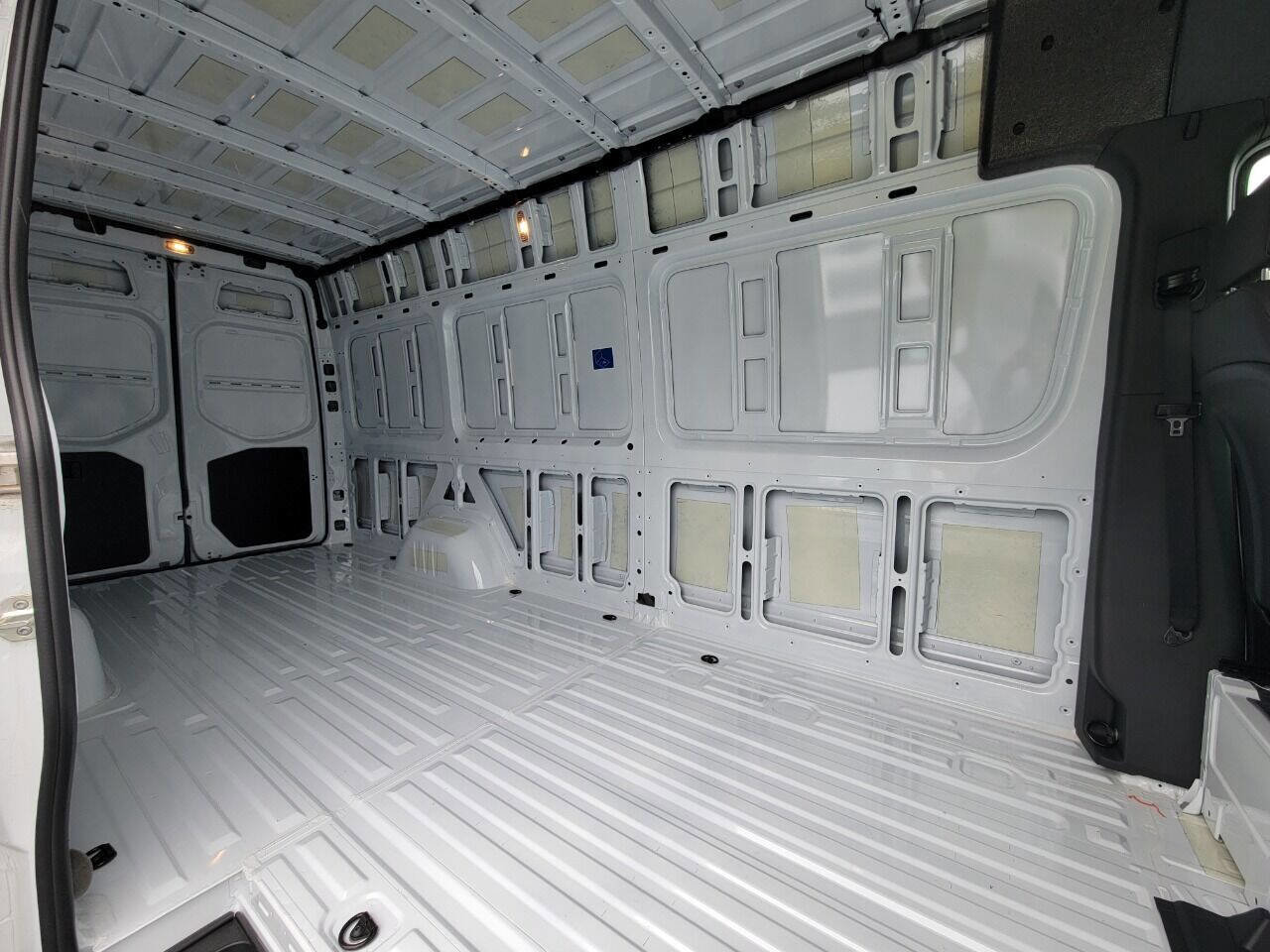 Used 2023 Mercedes-Benz Sprinter 2500 w/ Acoustic Package image 18