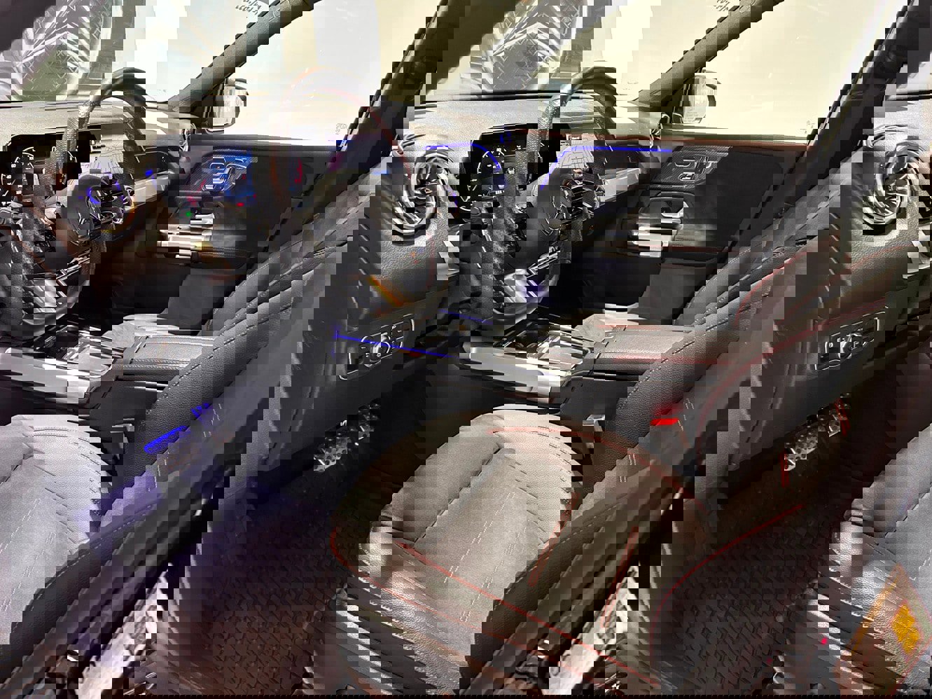 Used 2024 Mercedes-Benz GLB 250 4MATIC image 10