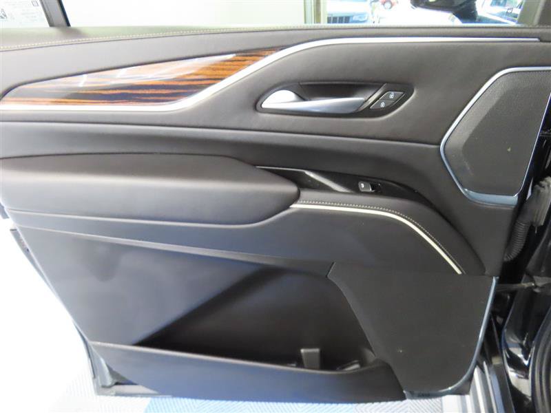 Used 2024 Cadillac Escalade ESV Luxury AWD/4WD image 33