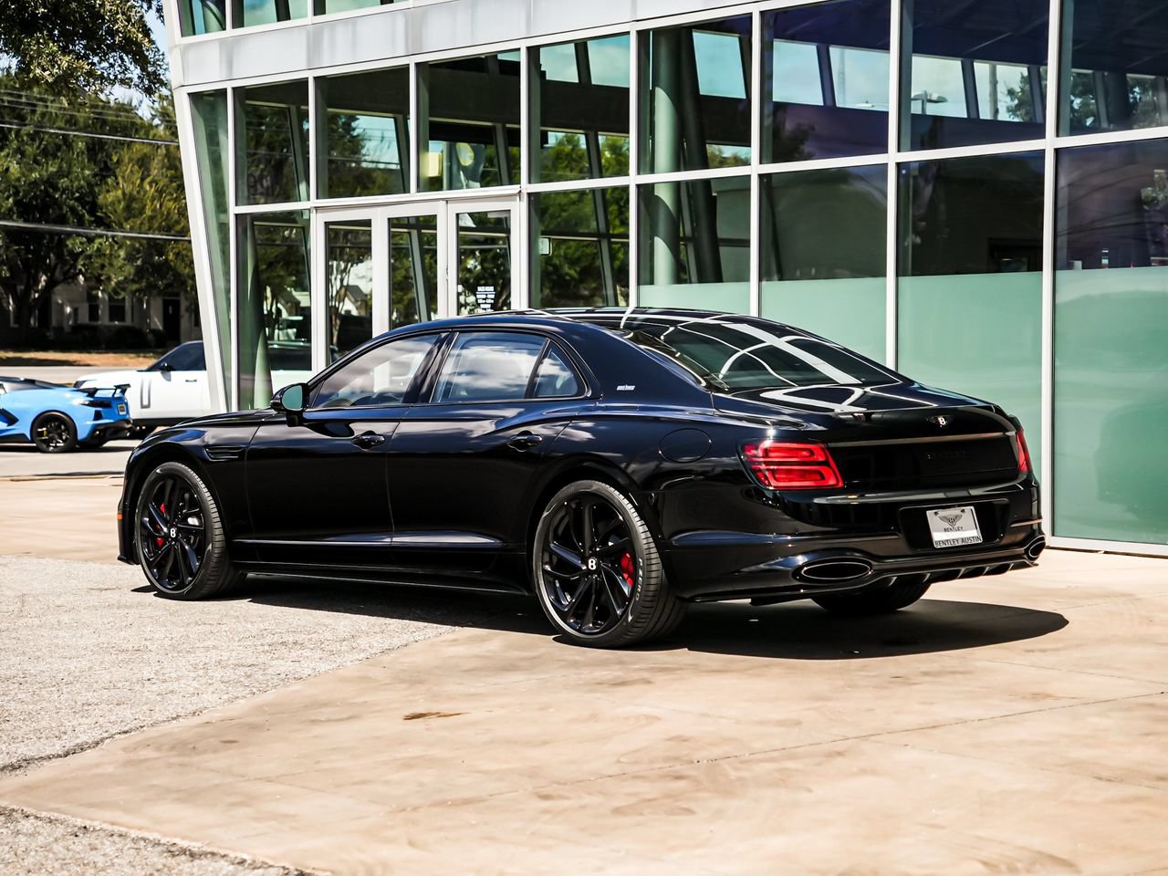 Used 2025 Bentley Flying Spur Plug-In Hybrid AWD/4WD image 3