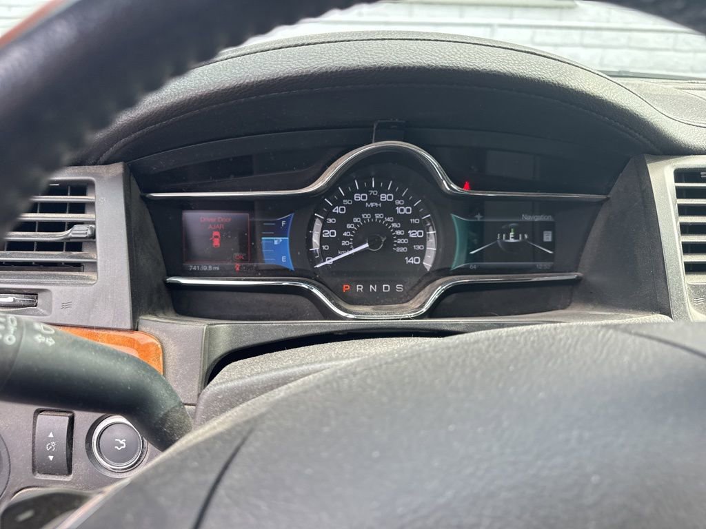 Used 2013 Lincoln MKS AWD image 5