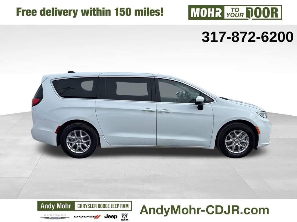 Used 2023 Chrysler Pacifica Touring-L image 8