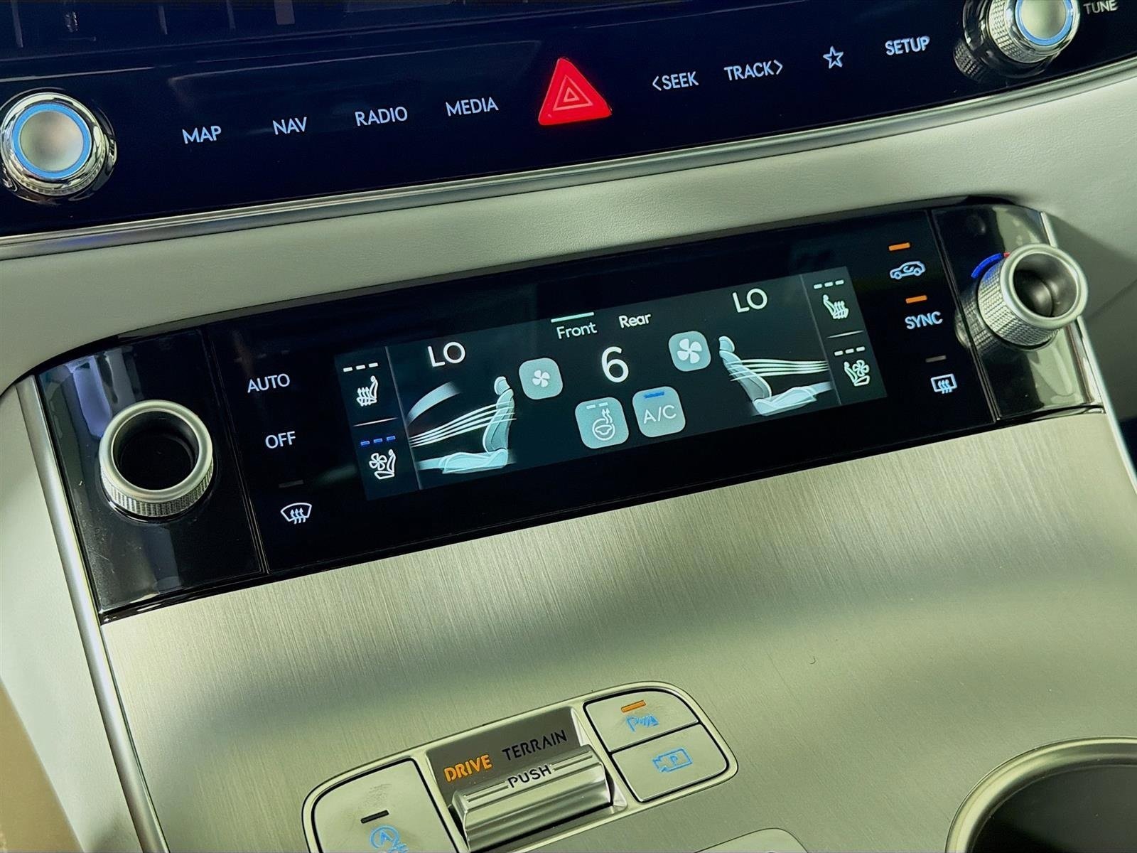New 2026 Genesis GV70 2.5T Advanced image 18