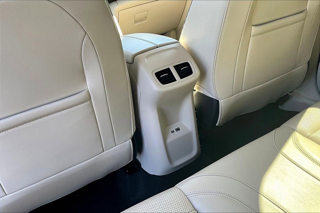 Used 2023 Buick Envision Essence w/ Technology Package I image 10