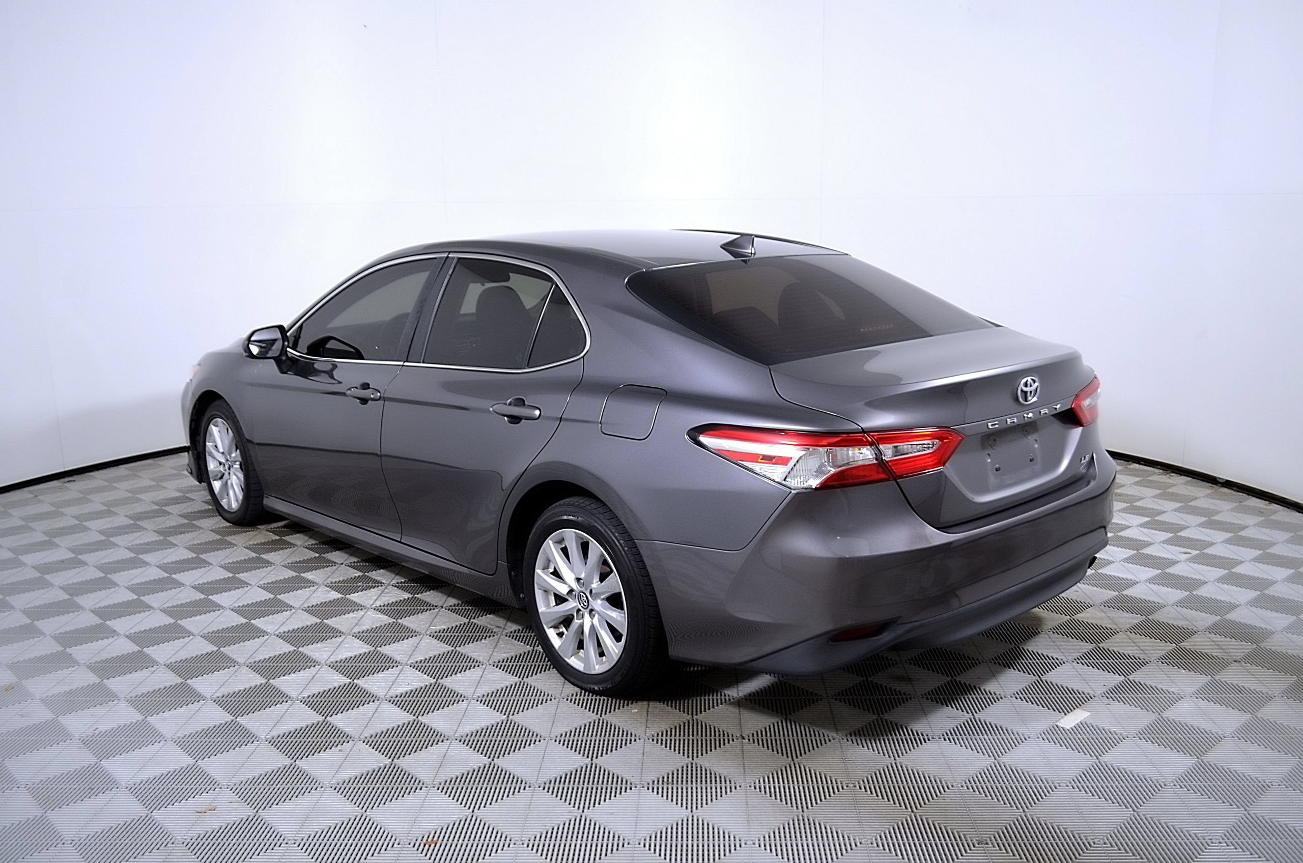 Used 2020 Toyota Camry LE FWD image 9
