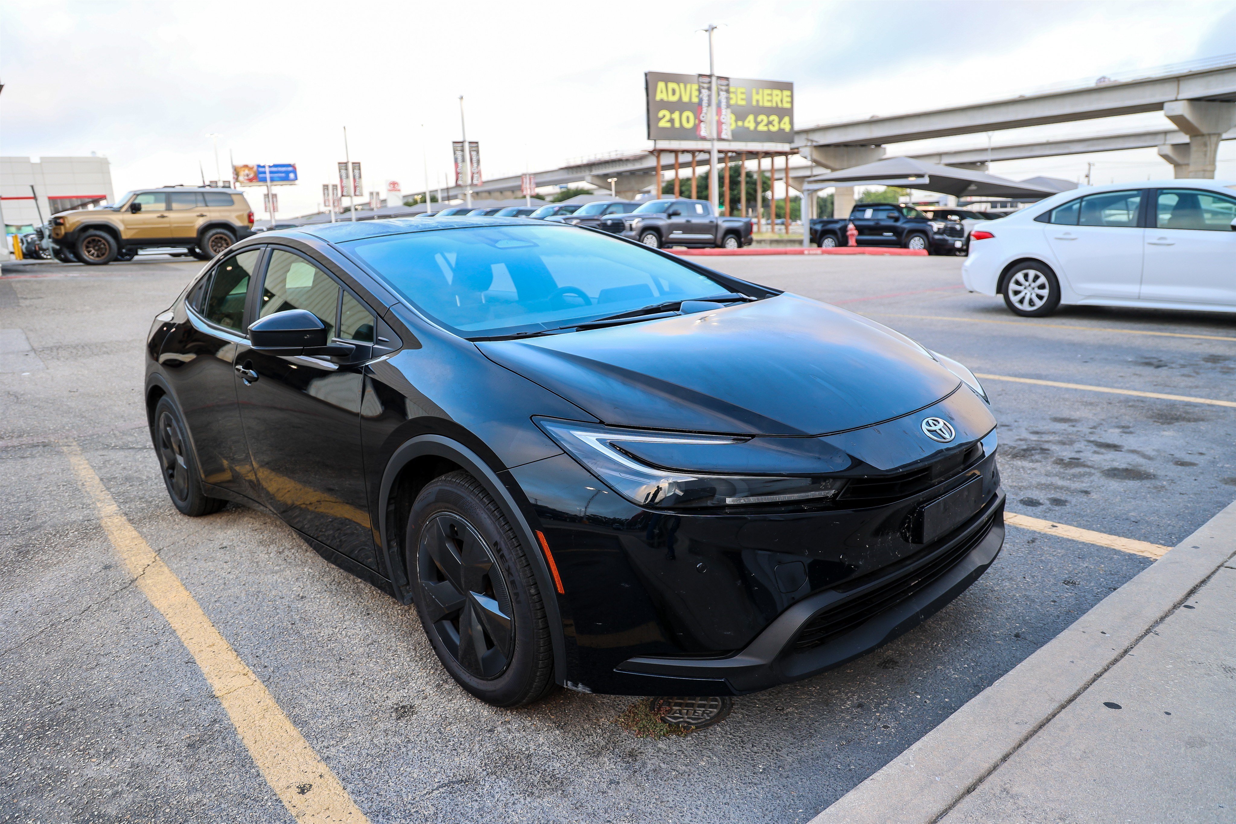 Used 2025 Toyota Prius LE FWD image 6