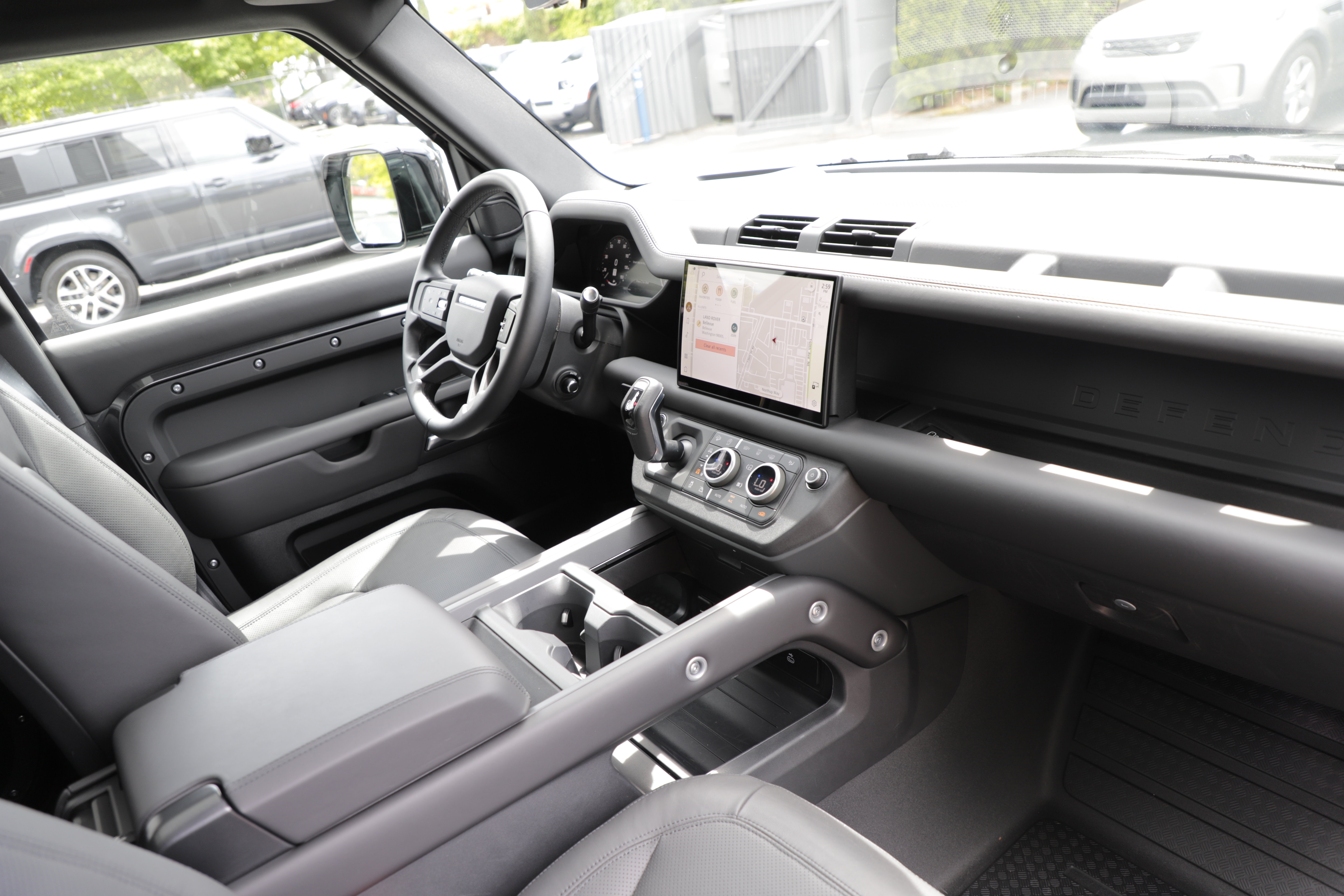 Certified 2025 Land Rover Defender 130 X-Dynamic SE AWD/4WD image 13