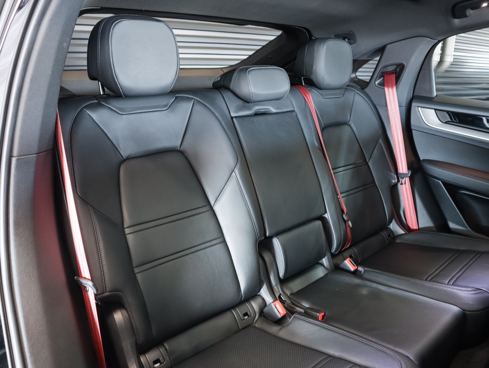 Certified 2024 Porsche Cayenne Coupe AWD/4WD image 6