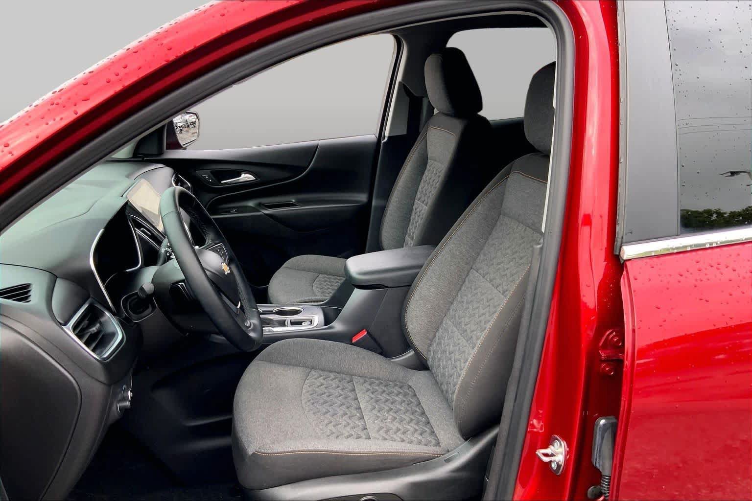 Used 2024 Chevrolet Equinox LT FWD image 8