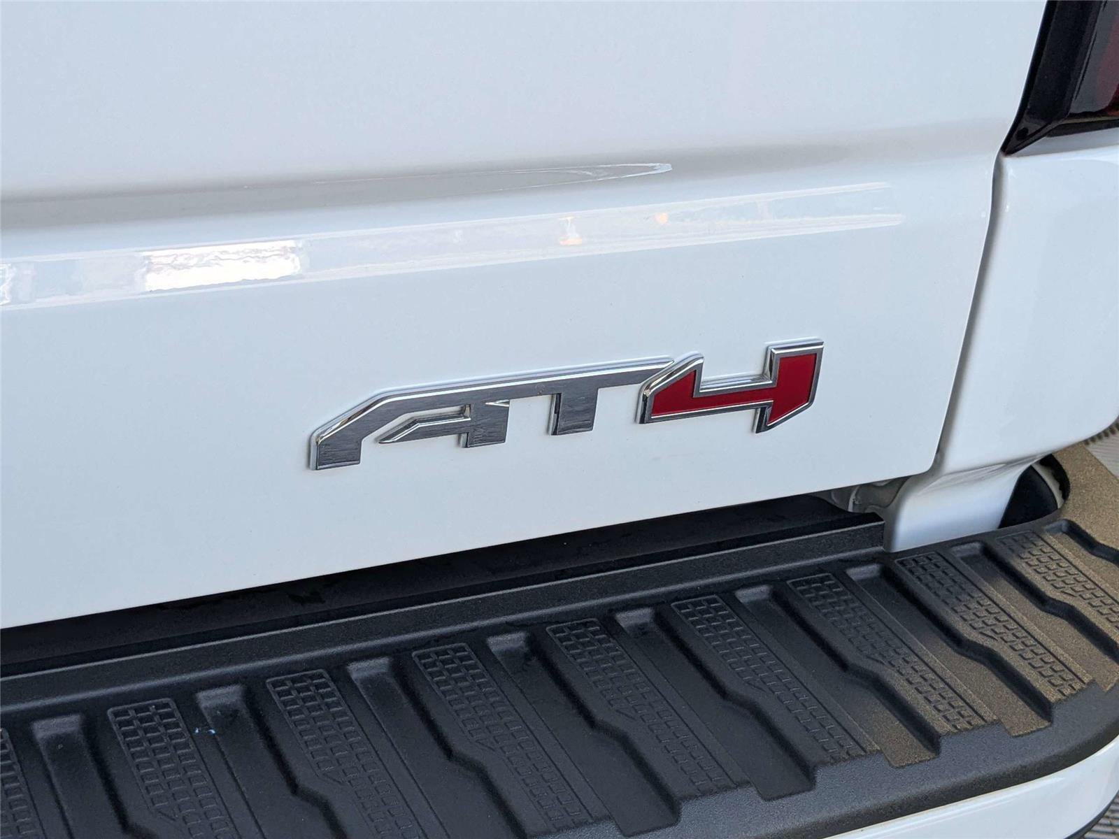 Used 2022 GMC Sierra 1500 AT4 w/ AT4 Premium Package AWD/4WD image 5
