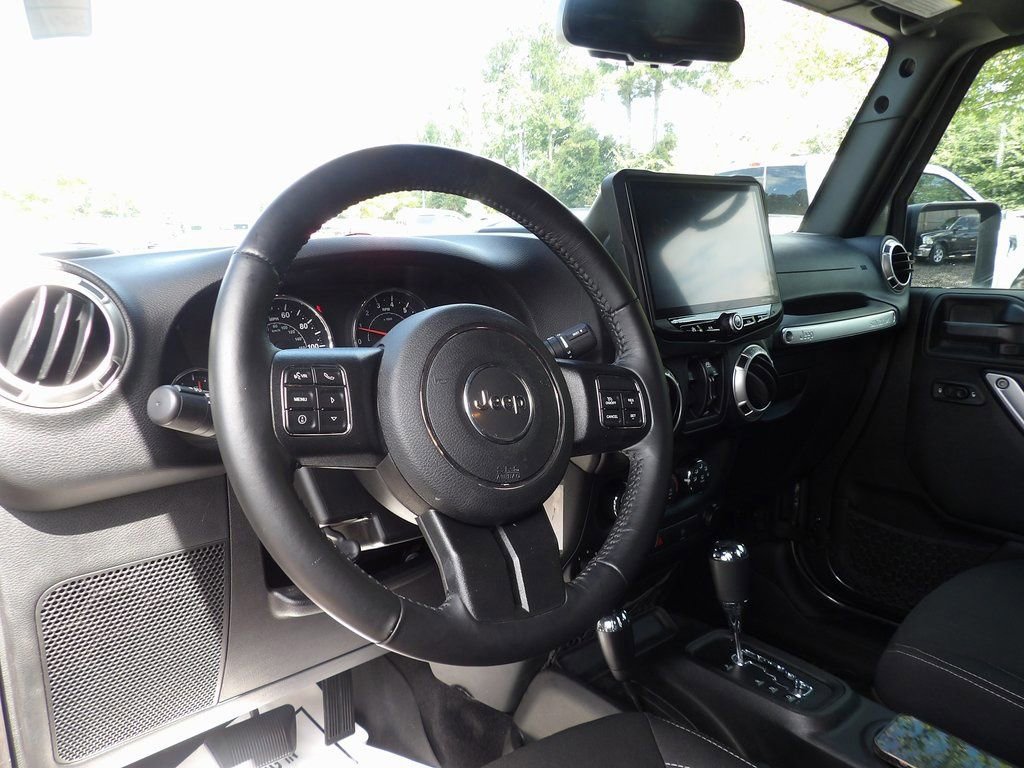 Used 2017 Jeep Wrangler Unlimited Sahara w/ Connectivity Group image 8