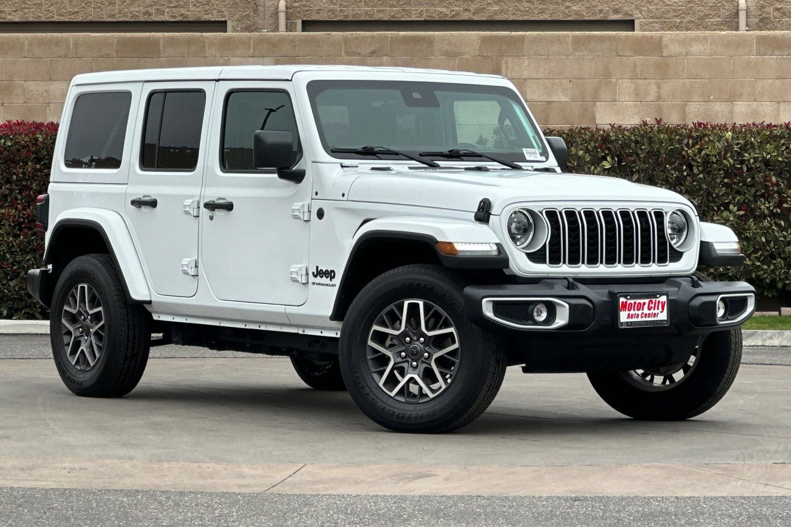 Used 2025 Jeep Wrangler Sahara image 2