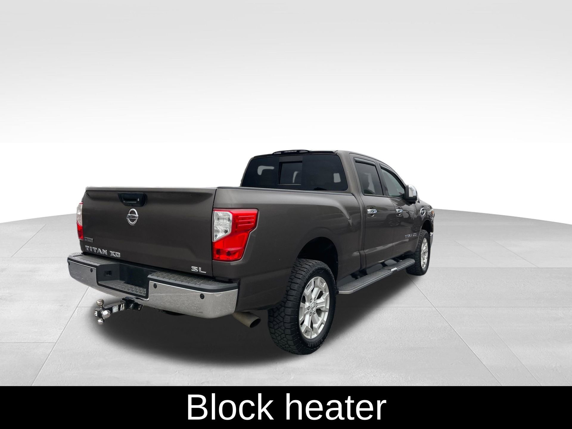 Used 2016 Nissan Titan SL image 5