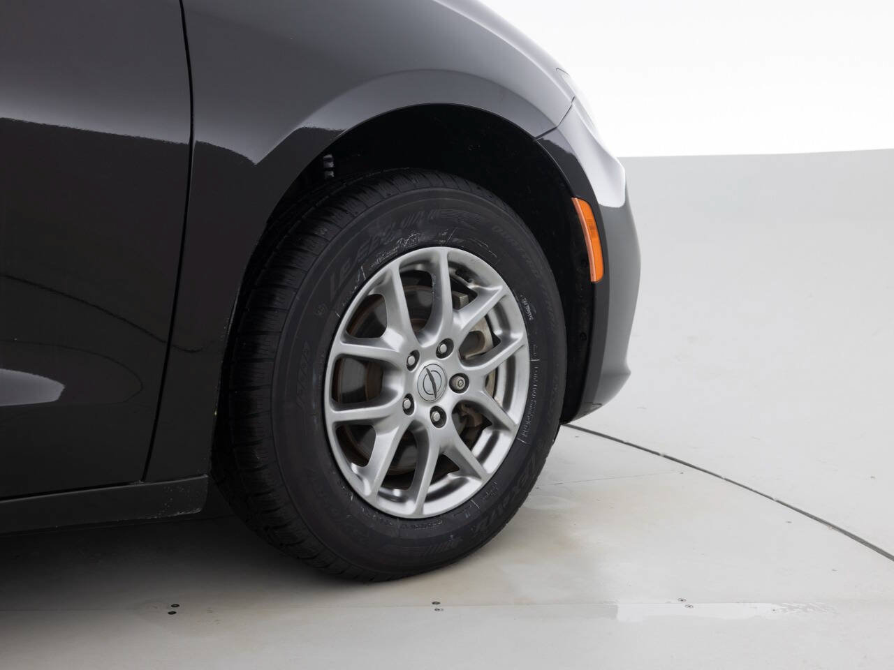 Used 2021 Chrysler Pacifica Touring FWD image 18