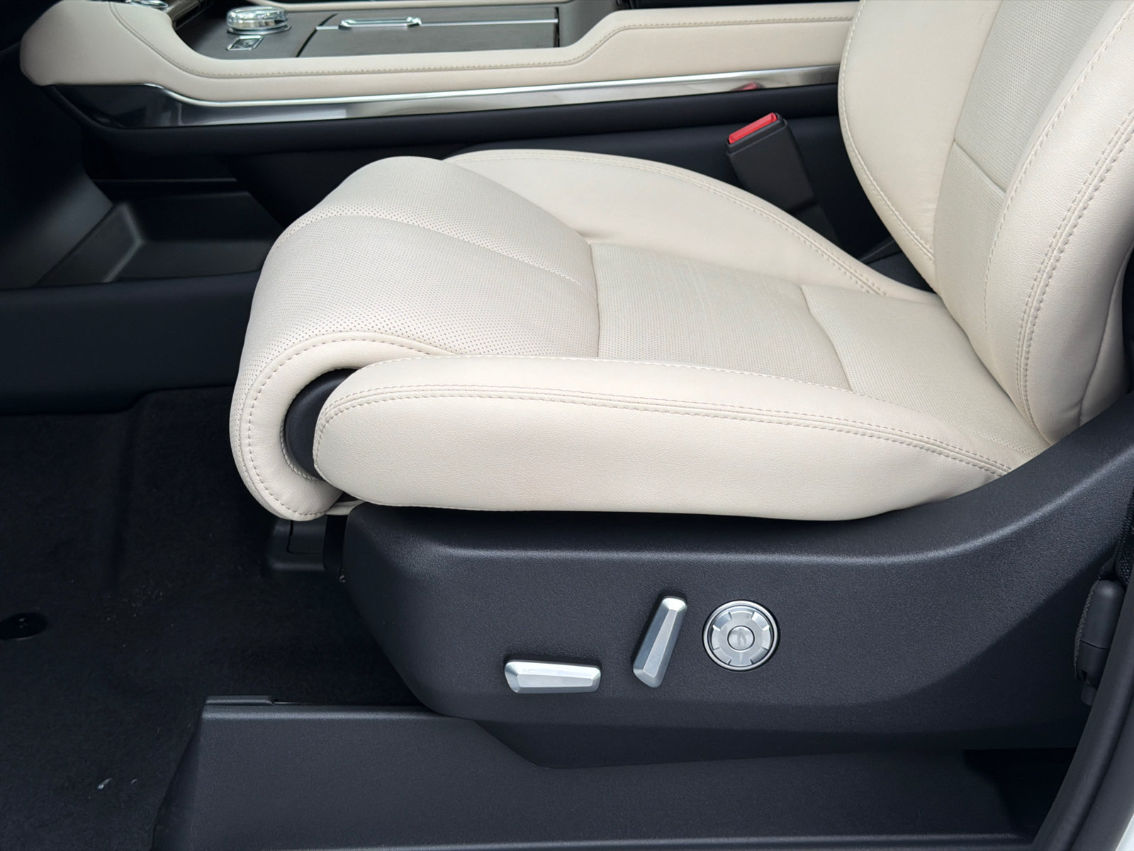 New 2027 Lincoln Navigator L Reserve AWD/4WD image 17