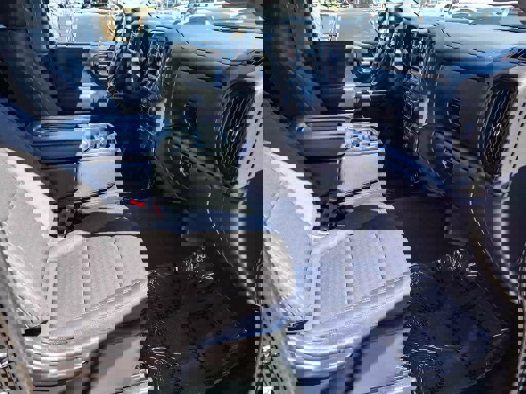 Used 2025 Chevrolet Silverado 1500 Custom Trail Boss w/ Dark Appearance Package image 15