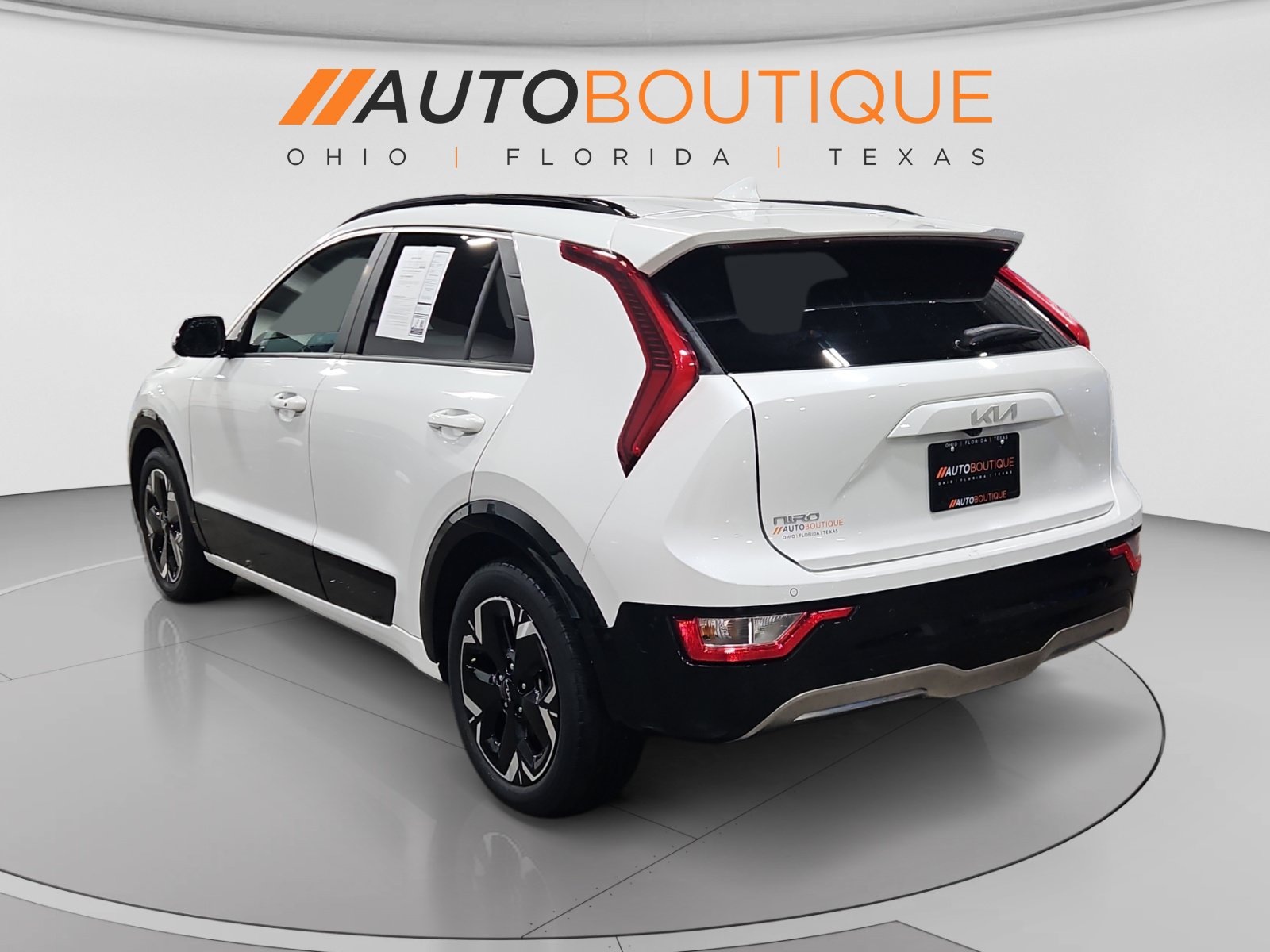 Used 2023 Kia Niro Wind w/ Wind Preserve Package FWD image 3