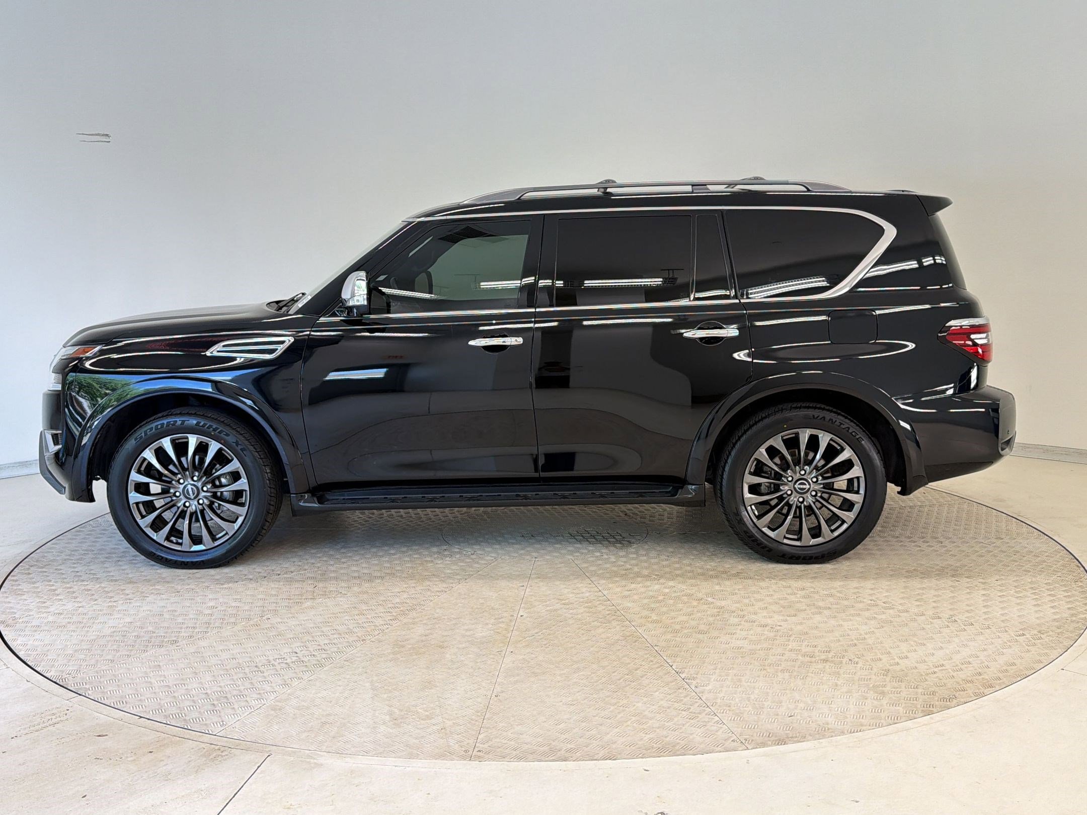 Used 2023 Nissan Armada Platinum w/ Captain's Chairs Package image 2