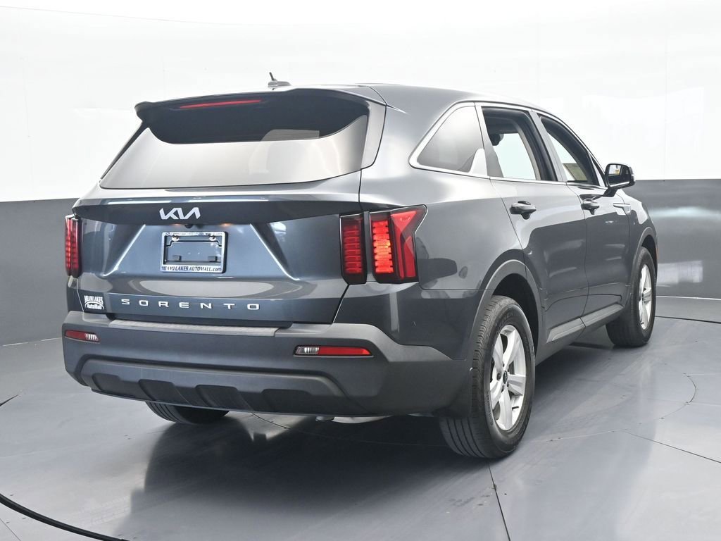 Used 2022 Kia Sorento LX FWD image 5