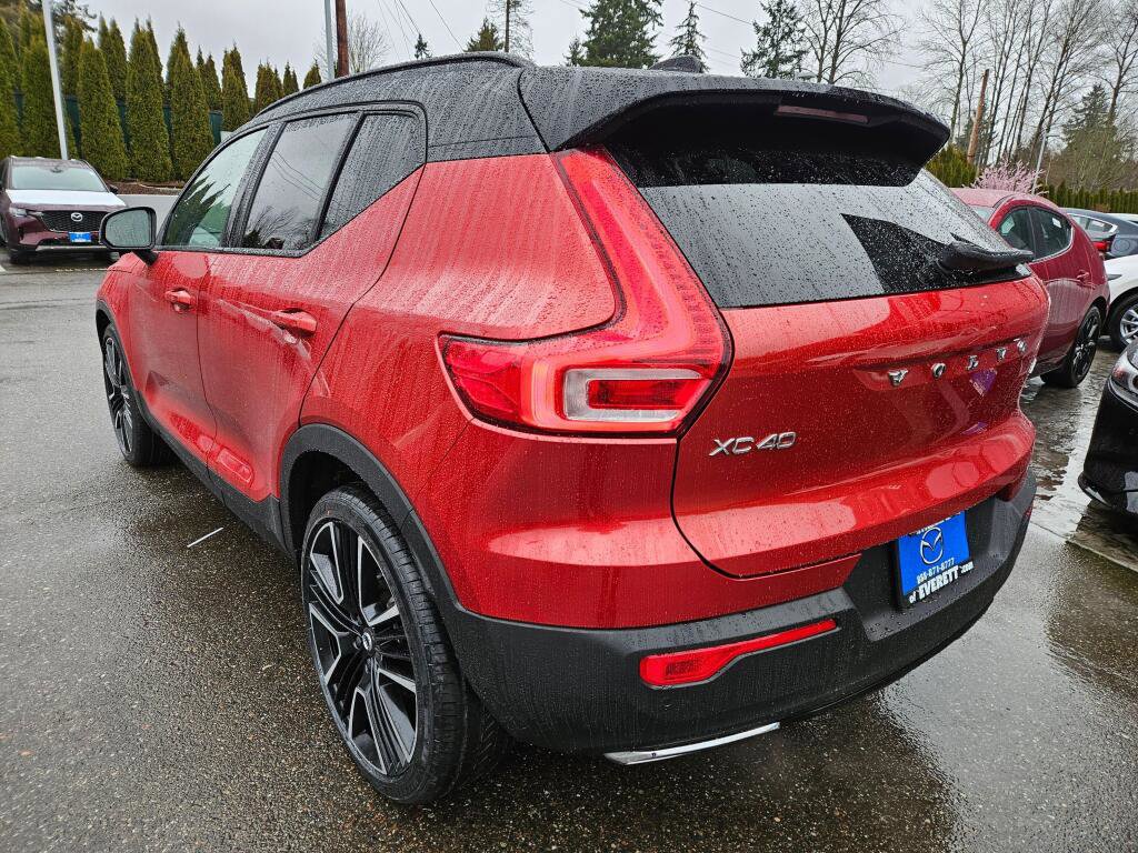 Used 2020 Volvo XC40 T5 R-Design image 3