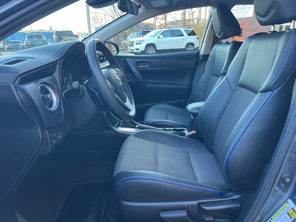 Used 2018 Toyota Corolla SE w/ SE Premium Package image 13