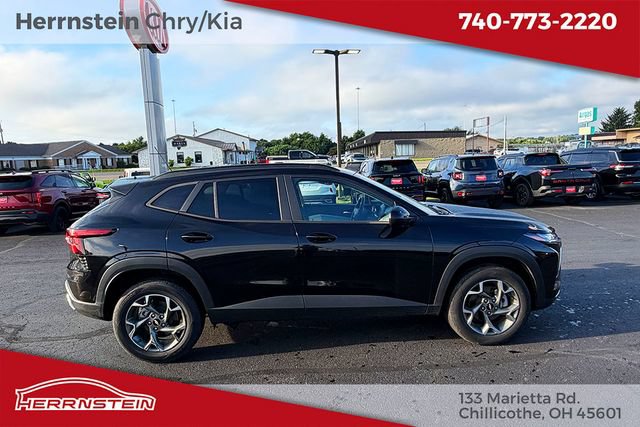 Used 2025 Chevrolet Trax LT FWD image 30