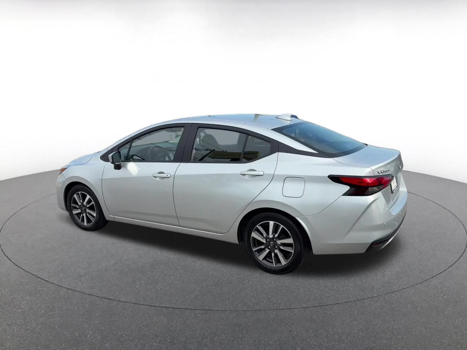 Used 2025 Nissan Versa SV FWD image 10