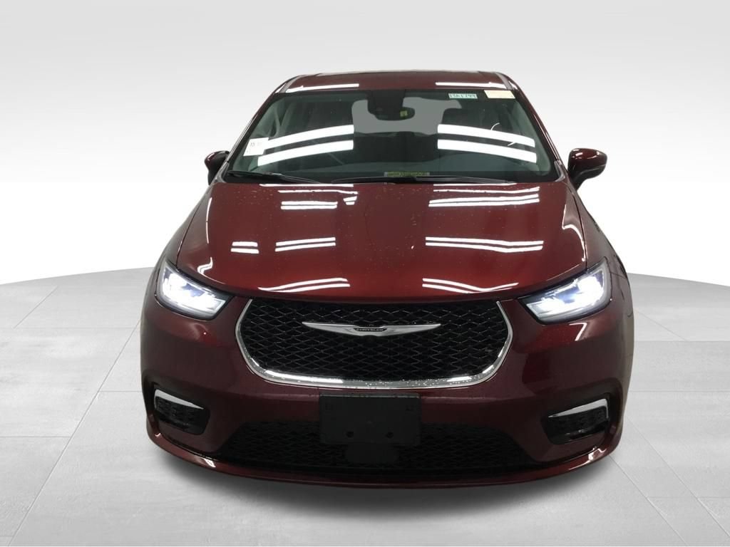 Used 2023 Chrysler Pacifica Touring-L AWD/4WD image 3