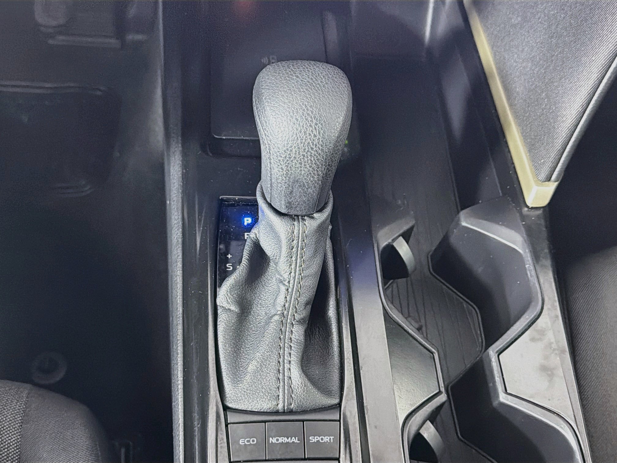 Used 2025 Toyota Camry LE FWD image 25