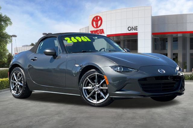 Used 2020 MAZDA MX-5 Miata Grand Touring RWD image 3