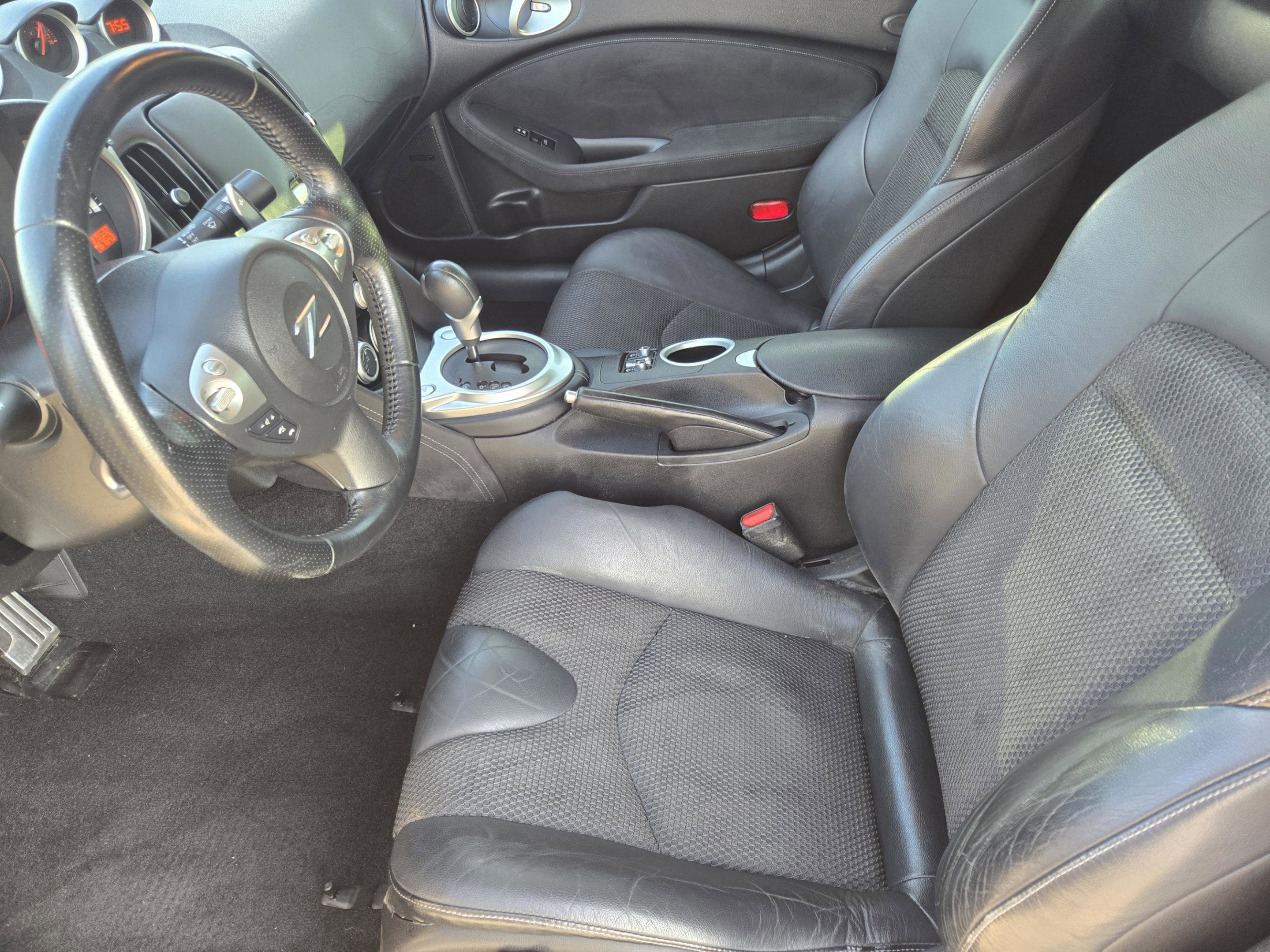 Used 2010 Nissan 370Z Touring RWD image 9