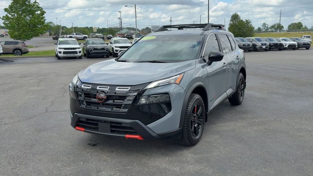 Used 2025 Nissan Rogue SV AWD/4WD image 2