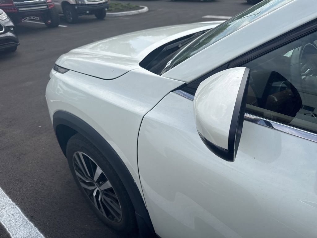 Used 2023 Nissan Pathfinder Platinum FWD image 8