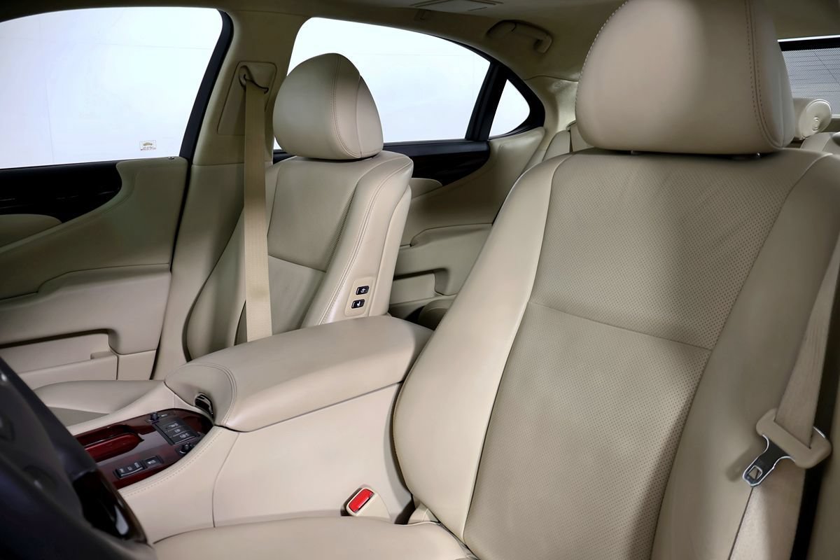 Used 2011 Lexus LS 460 L w/ Luxury Pkg AWD/4WD image 24