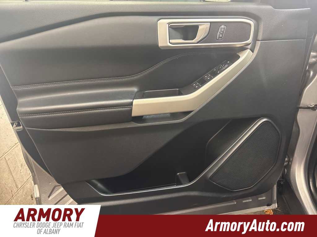 Used 2021 Ford Explorer XLT w/ Equipment Group 202A image 7