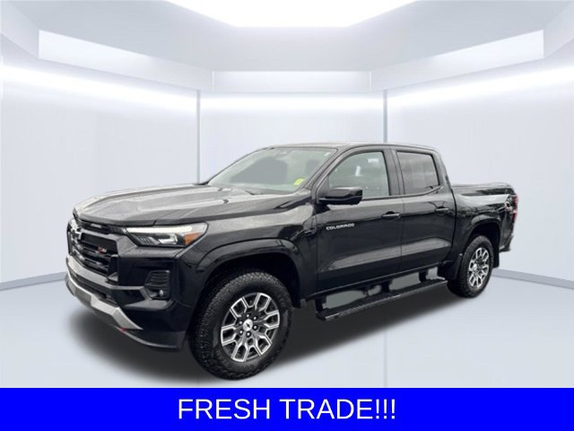 Used 2026 Chevrolet Colorado Z71 w/ Technology Package AWD/4WD image 3