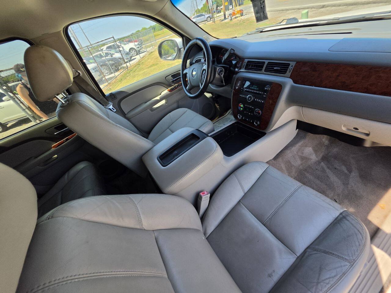 Used 2012 Chevrolet Suburban LT RWD image 4