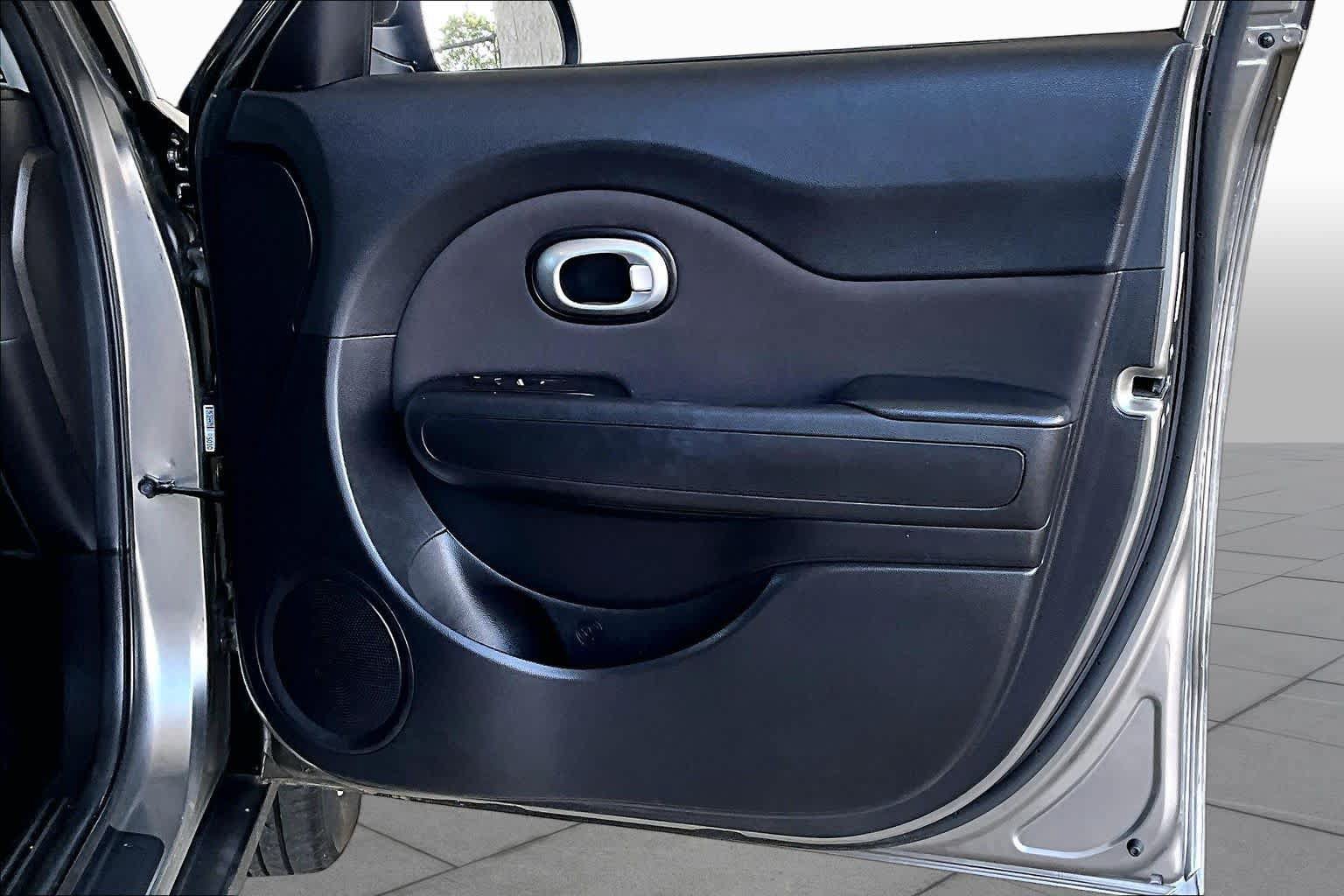 Used 2015 Kia Soul FWD image 21