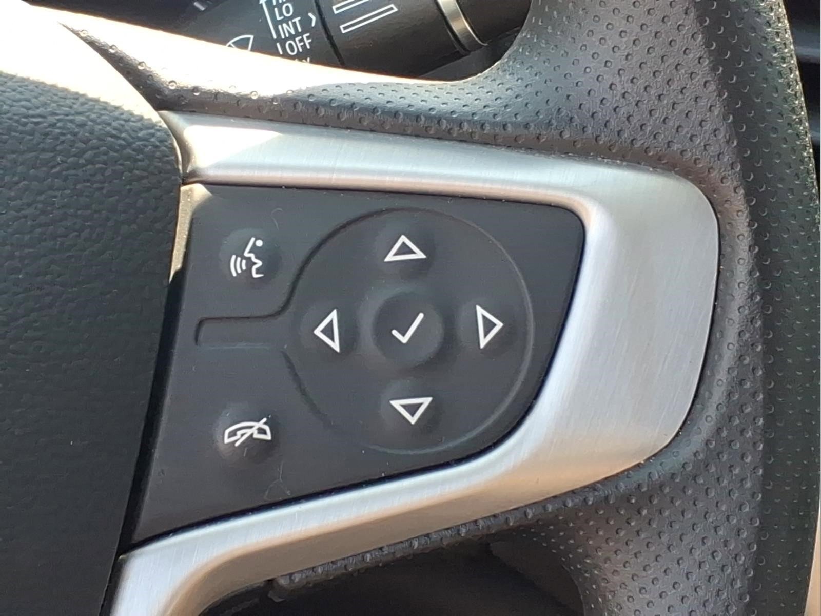 Used 2021 GMC Acadia SLE w/ Driver Convenience Package FWD image 12