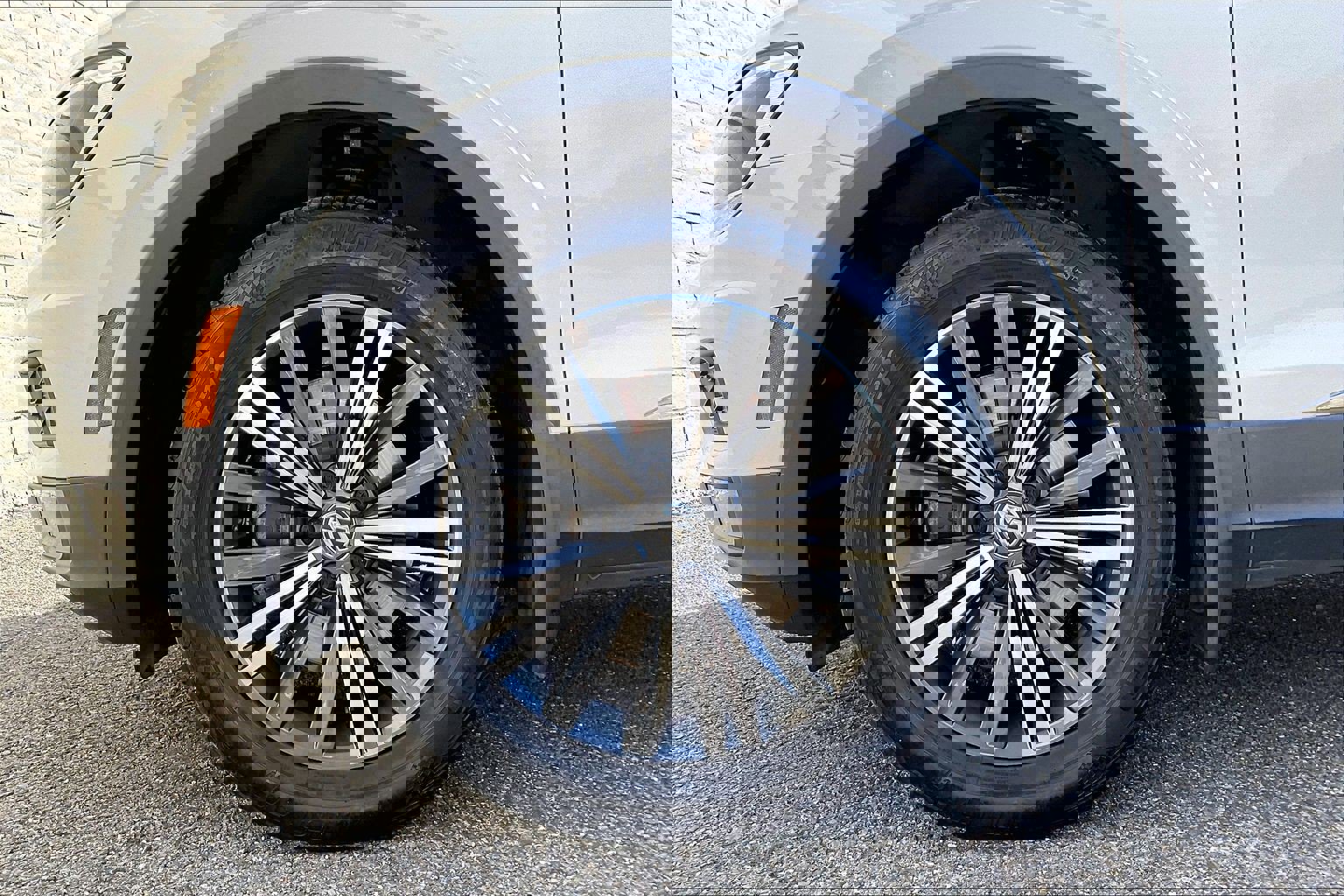 Used 2018 Volkswagen Tiguan SEL image 8