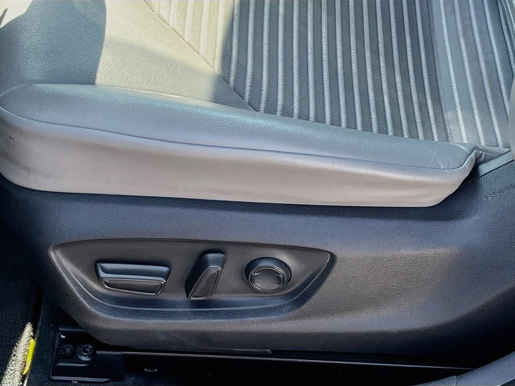 Used 2022 Toyota Camry SE FWD image 19